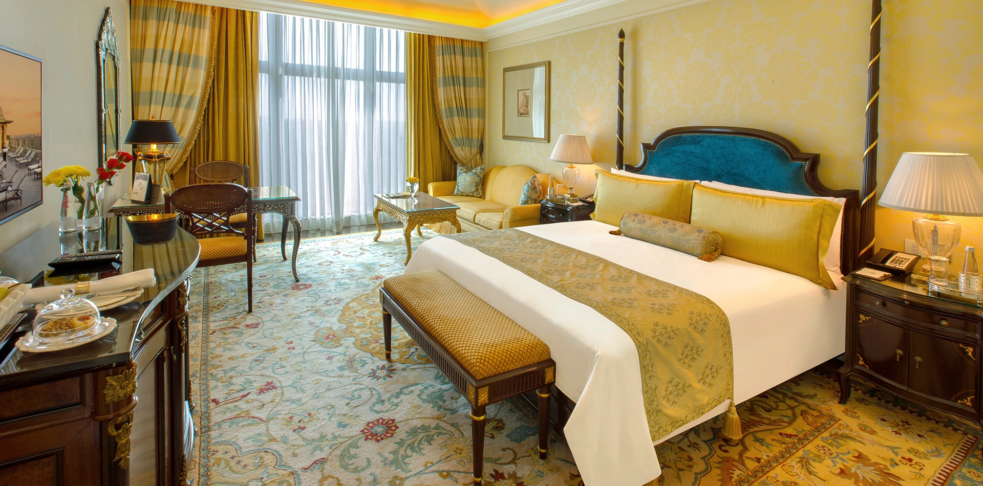 Royal Club Room - The Leela Palace New Delhi 